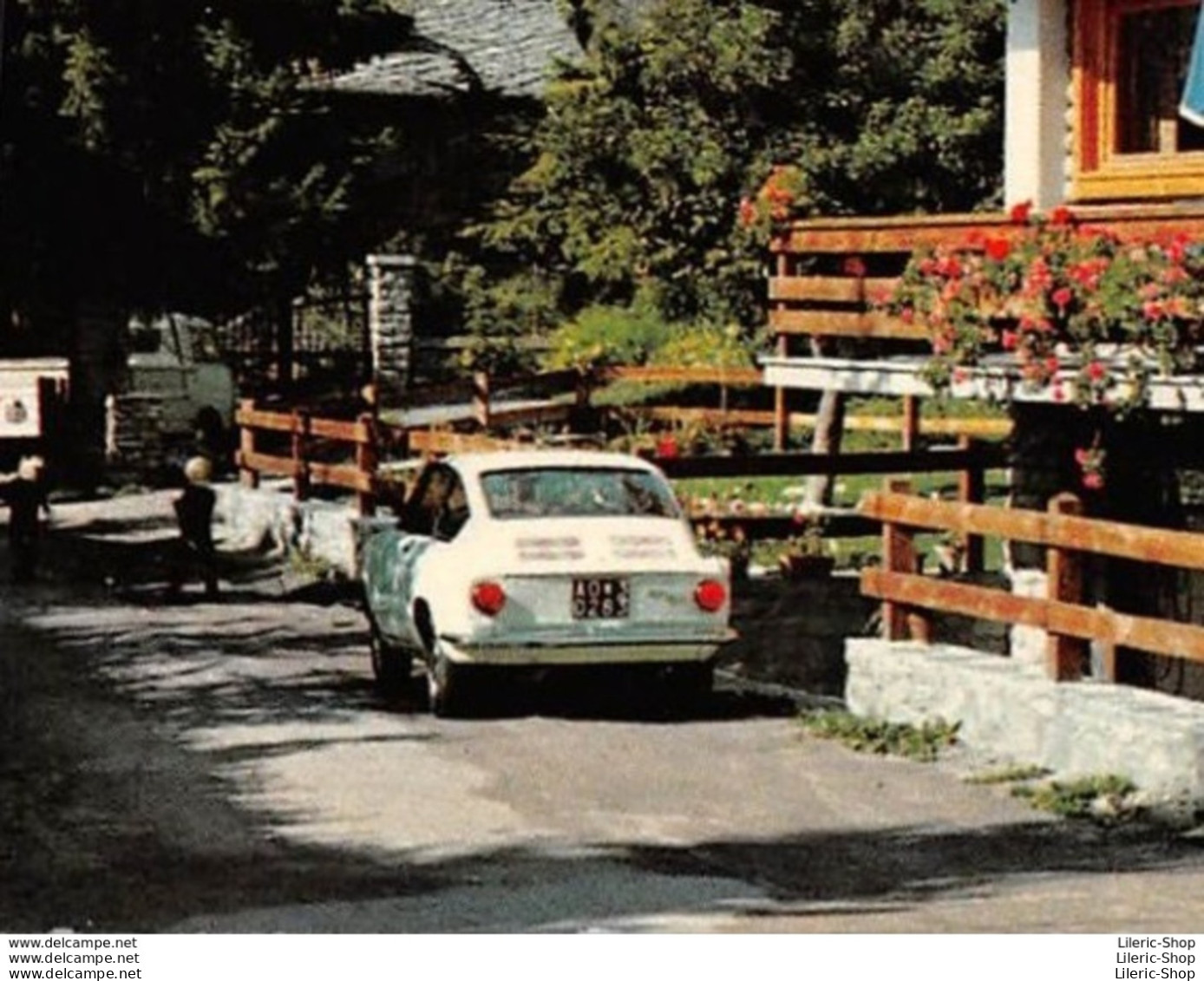 ITALIE  - COURMAYEUR - Cpsm 1970 - Pittoresque Chalet - Automobiles Fiat 850 Sport - Andere & Zonder Classificatie