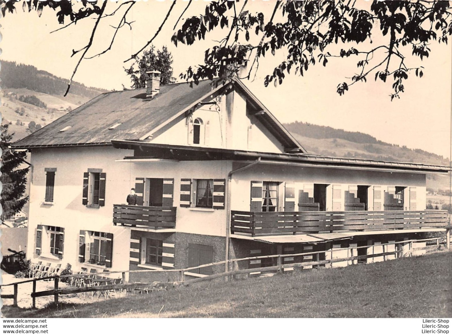 CPSM ±1960 - MEGÈVE -  Hôtel " Le Chalet Saint-Jean " Côté Terrasse - Megève