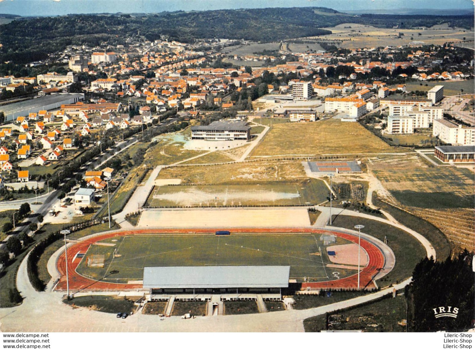 VITTEL - CPM 1977 - Vue Aérienne - Stade Jean Boulomié - Éd. LA CIGOGNE - - Contrexeville