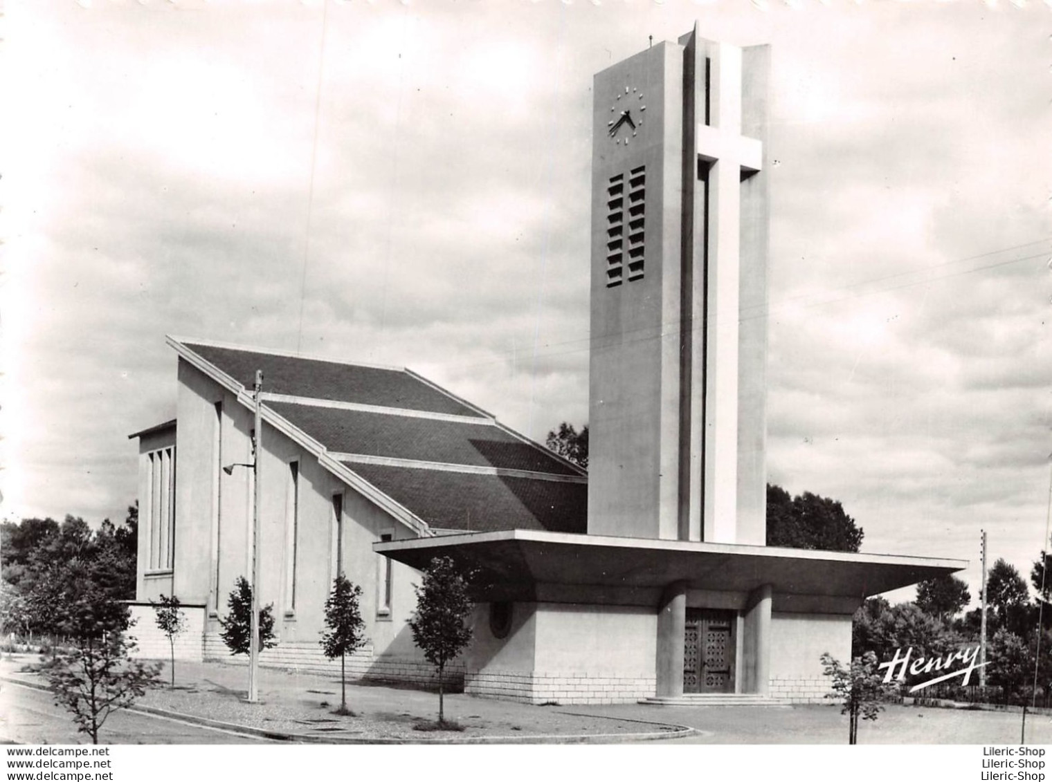 AZERAILLES►54►2 CPSM►L'ÉGLISE►ARCHITECTE BOURGON►VUE EXTÉRIEURE ET VUE VUE INTÉRIEURE►ÉDITIONS HENRY - Sonstige & Ohne Zuordnung