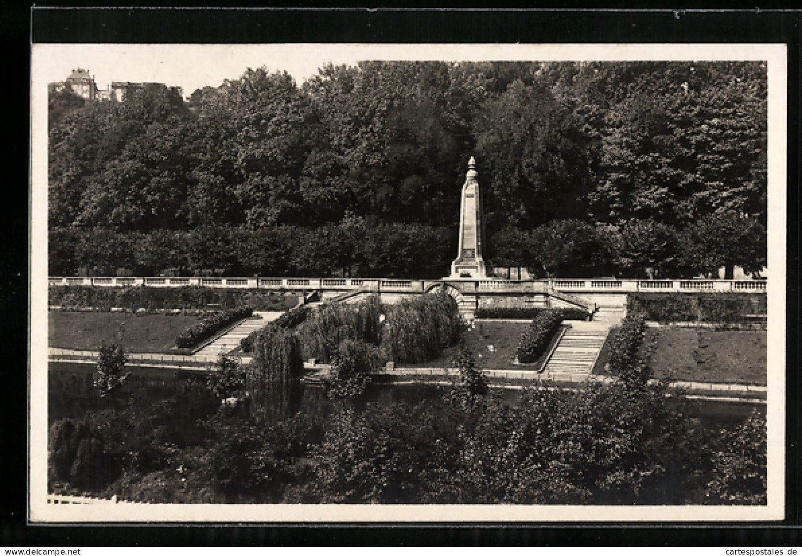 CPA Longwy, Parc Des Récollets, Monument Aux Morts  - Longwy