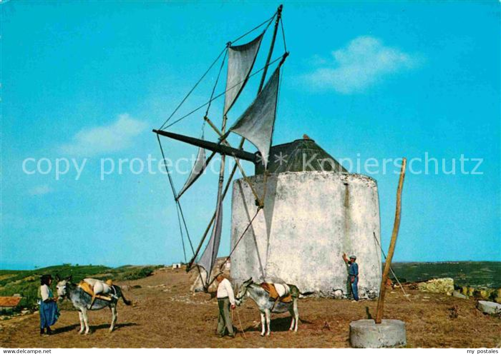 72639583 Nazare_Portugal Moinho A Vento Windmuehle - Autres & Non Classés