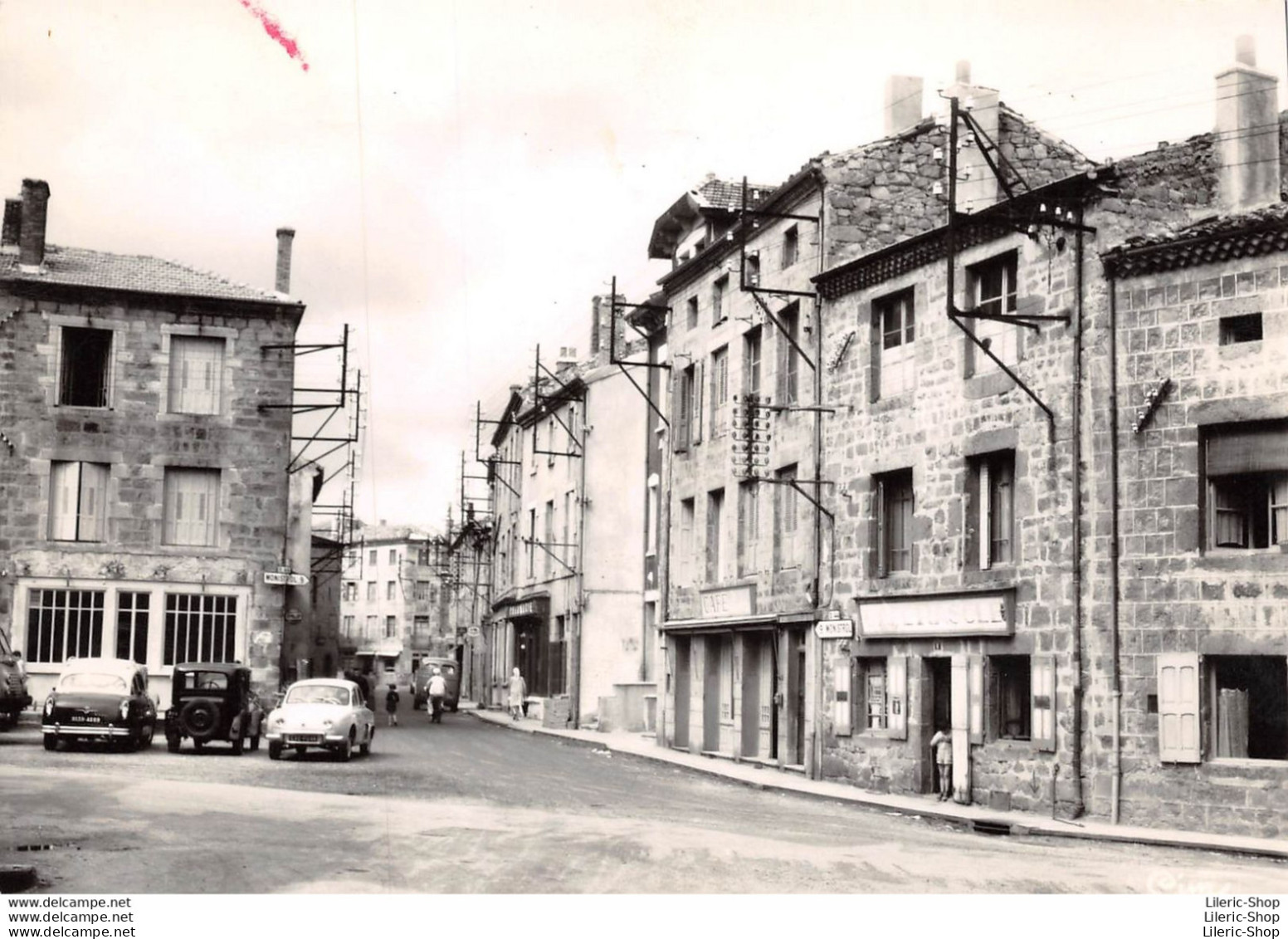 STE-SIGOLÈNE ( 43 ) - CPSM ±1960 - Place Gal Leclerc - Rue Ch. Dupuy - Automobiles .... Dauphine - ÉD. COMBIER - Autres & Non Classés