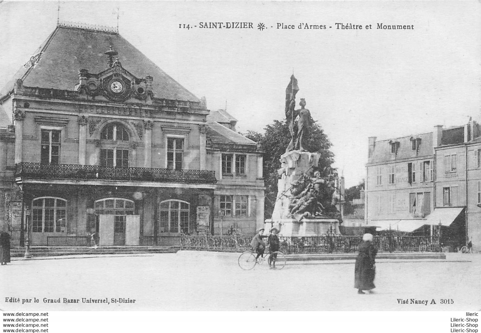 SAINT-DIZIER (52)  CPA ±1910 PLACE D'ARMES - THÉÂTRE ET MONUMENT - EDITÉ PAR LE GRAND BAZAR UNIVERSEL - Autres & Non Classés