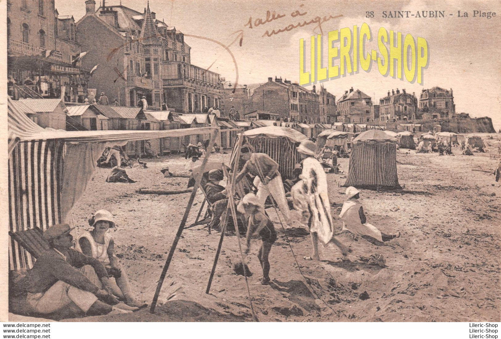 ST-AUBIN-SUR-MER (14) CPA ±1930 Scène De Plage Animée - Le Bazar MERIEL - Saint Aubin