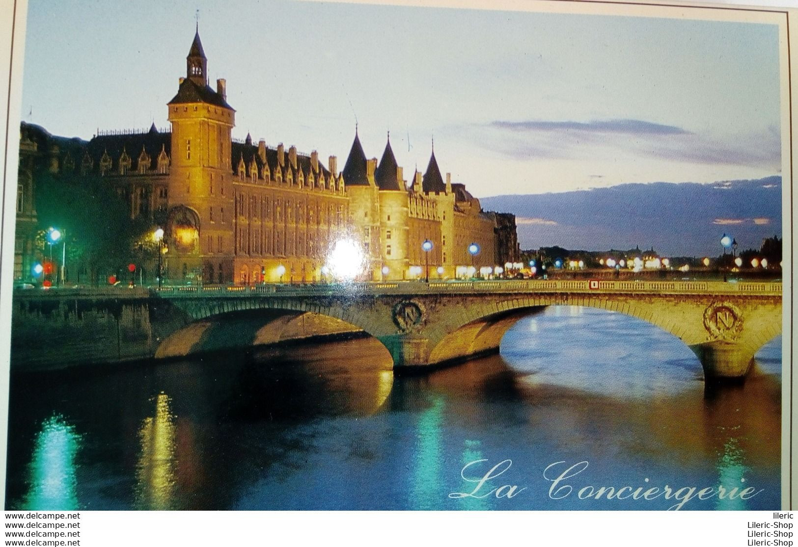 CARNET-DÉPLIANT DE CARTES POSTALES COMPLET "SOUVENIR DE PARIS" AVEC UN PLAN ET  LISTE DES STATIONS DE MÉTRO