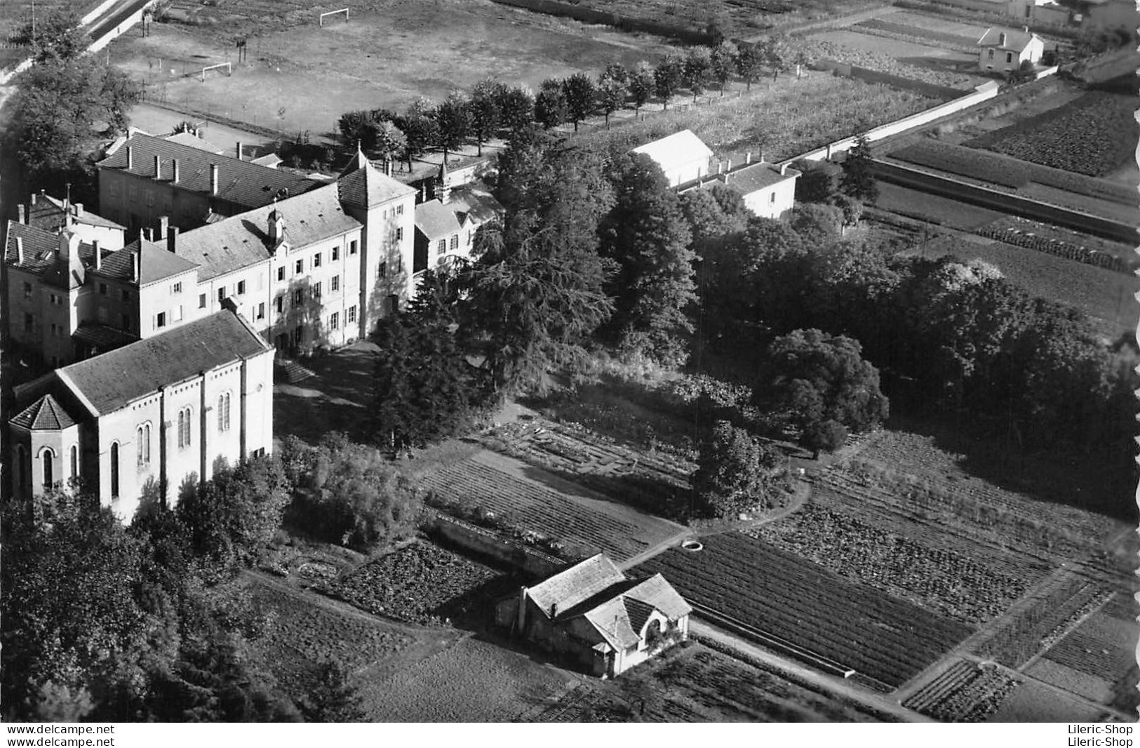 01600  LA SIDOINE. Trévoux (Ain). Chapelle Et Façade Sud. - Trévoux