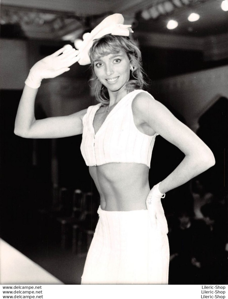 Model KIM MIDDLEGHTON Wearing Andrea Wilkin Two-piece 'Sailor' Wedding Outfit At The Harrods 1986 Spring Bridal Show - Pin-up