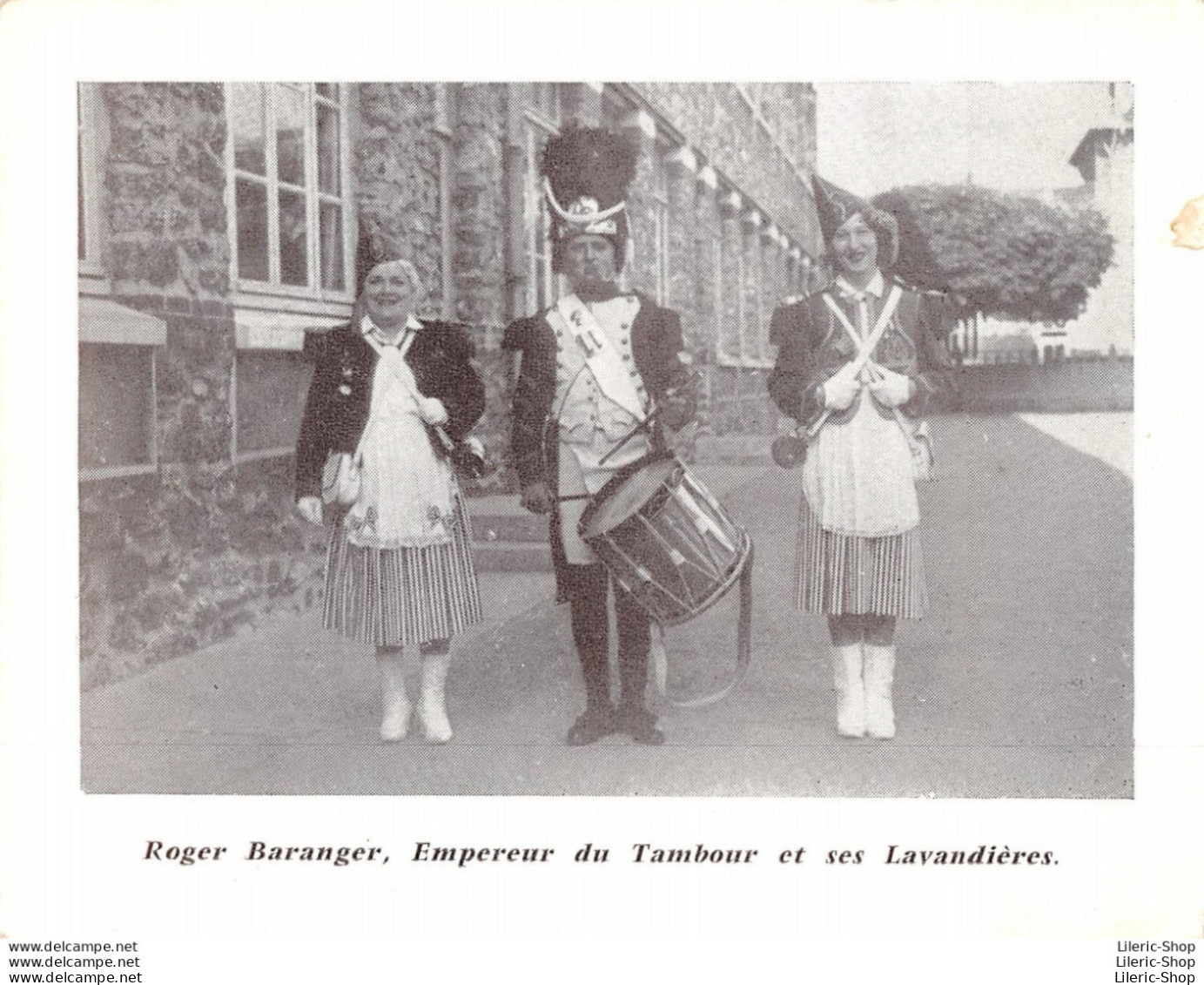 Photo Vintage  ROGER BARANGER, EMPEREUR DU TAMBOUR  ET SES LAVANDIÈRES FORMAT 135 X 105 - Zonder Classificatie