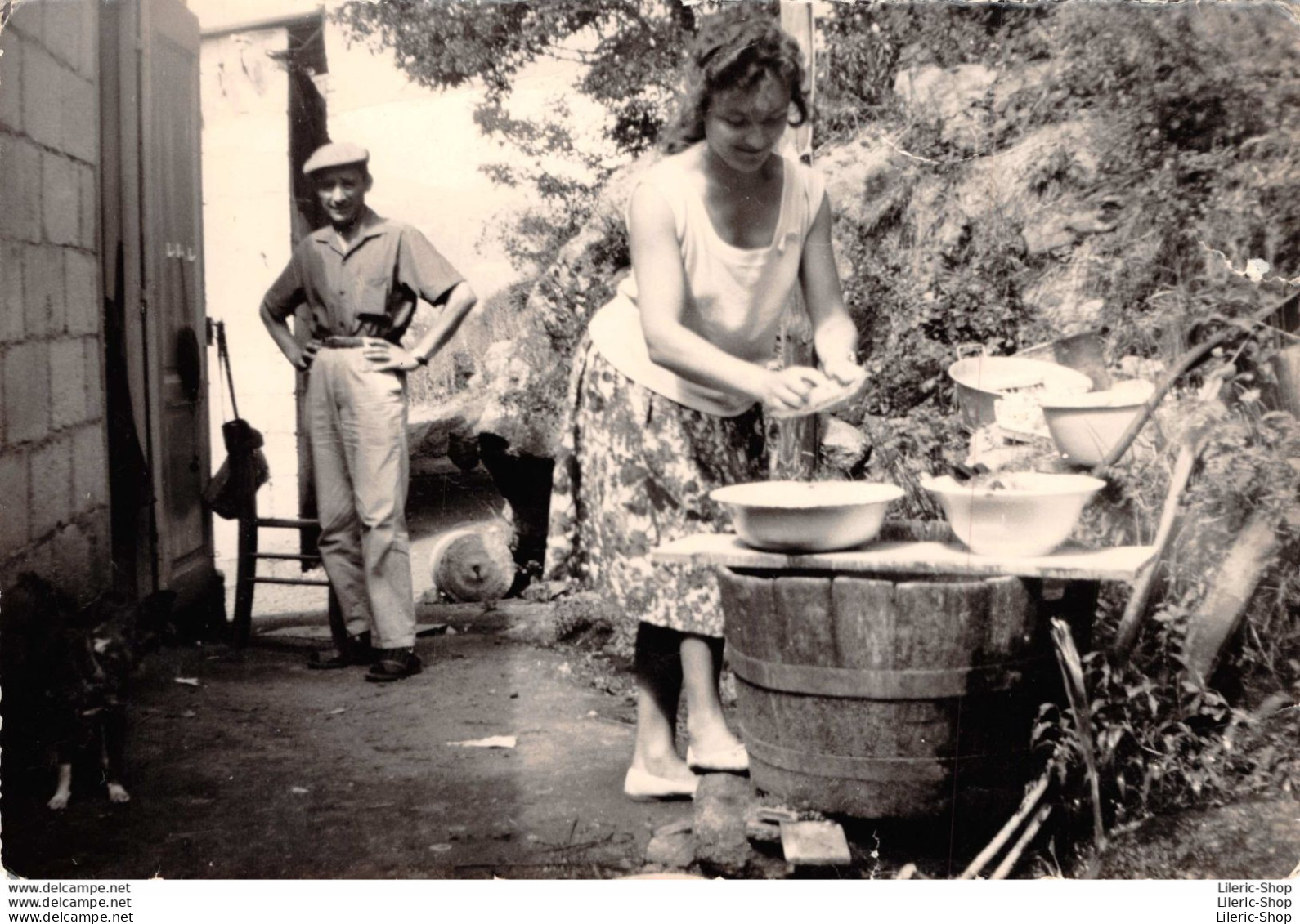 PHOTO ANCIENNE Portrait D'une Jeune Femme Faisant La Plonge  - 80X110 - Personnes Anonymes