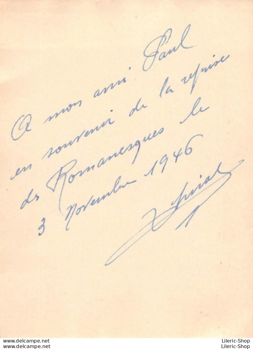 4 Photos d'un comédien de la pièce de théâtre d'Edmond Rostand 'Les Romanesques" le 3 novembre 1946