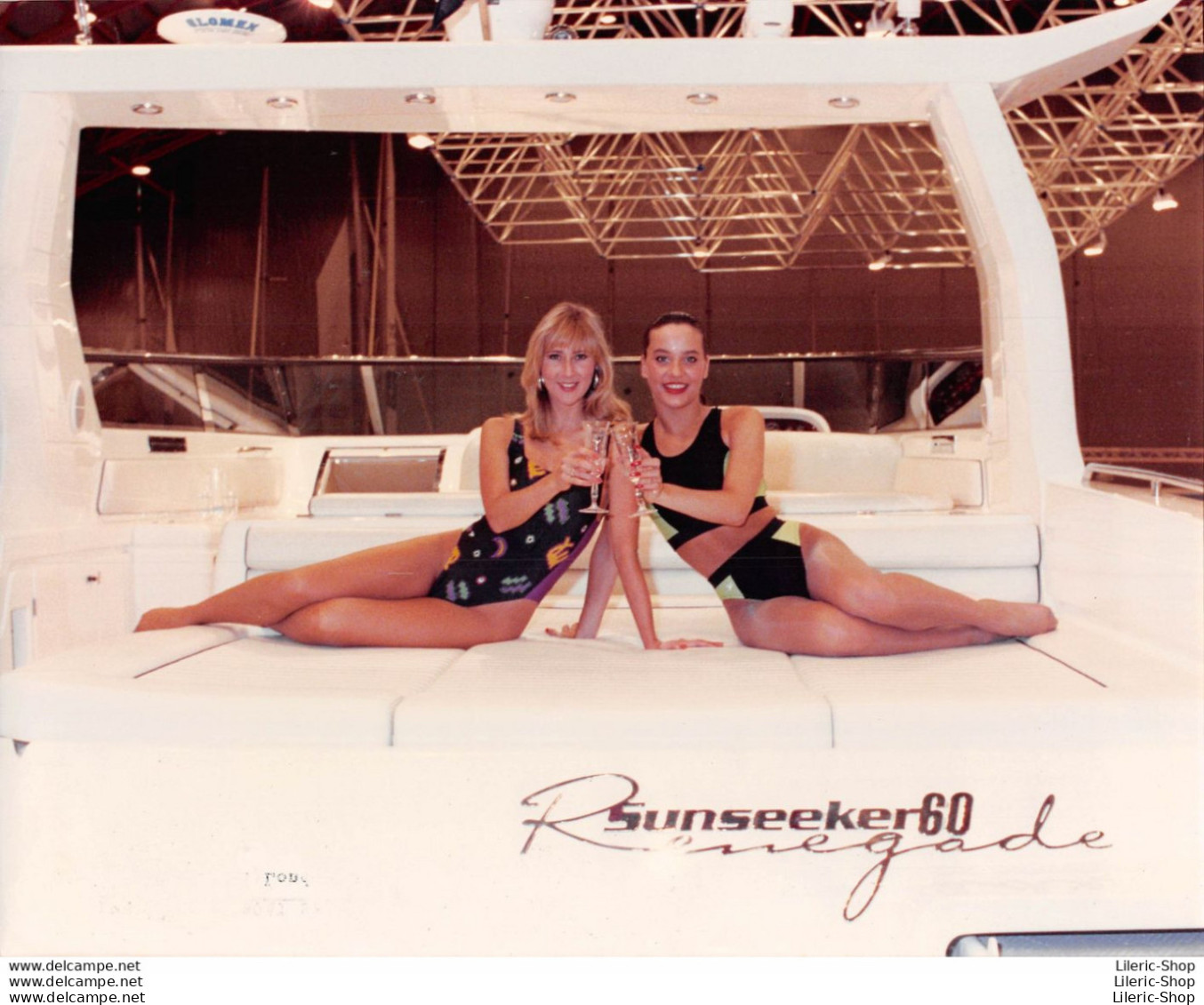 1991 LONDON BOAT SHOW - Models : HELEN KELLY- Right : KAREN CORRADI On Deck Of The Sunseeker 60 Renegade Boat. - Pin-up