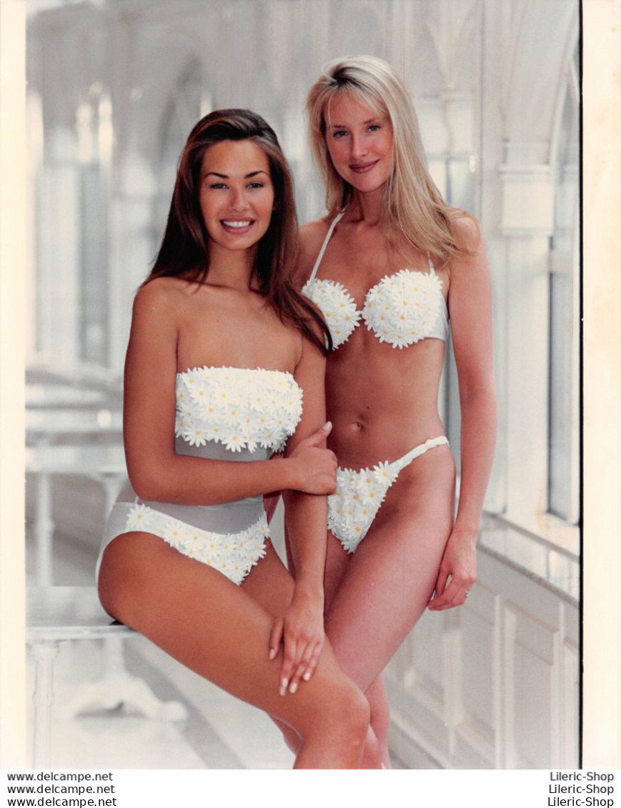 MODE FASHION 1993►Designer Anne Coles ►Modells PHILLIPA And (R) MARNI Modelling The Gottex Daisy Swimsuit & Bikini. - Pin-up