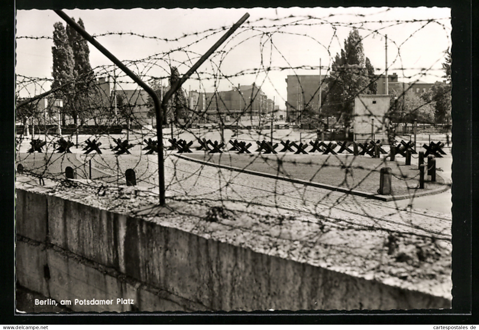 AK Berlin-Tiergarten, Grenzvorrichtungen Am Potsdamer Platz  - Douane