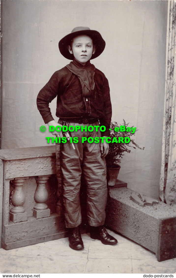 R503207 A Young Cowboy Boy With A Gun In His Hand. F. G. Christopher - Monde