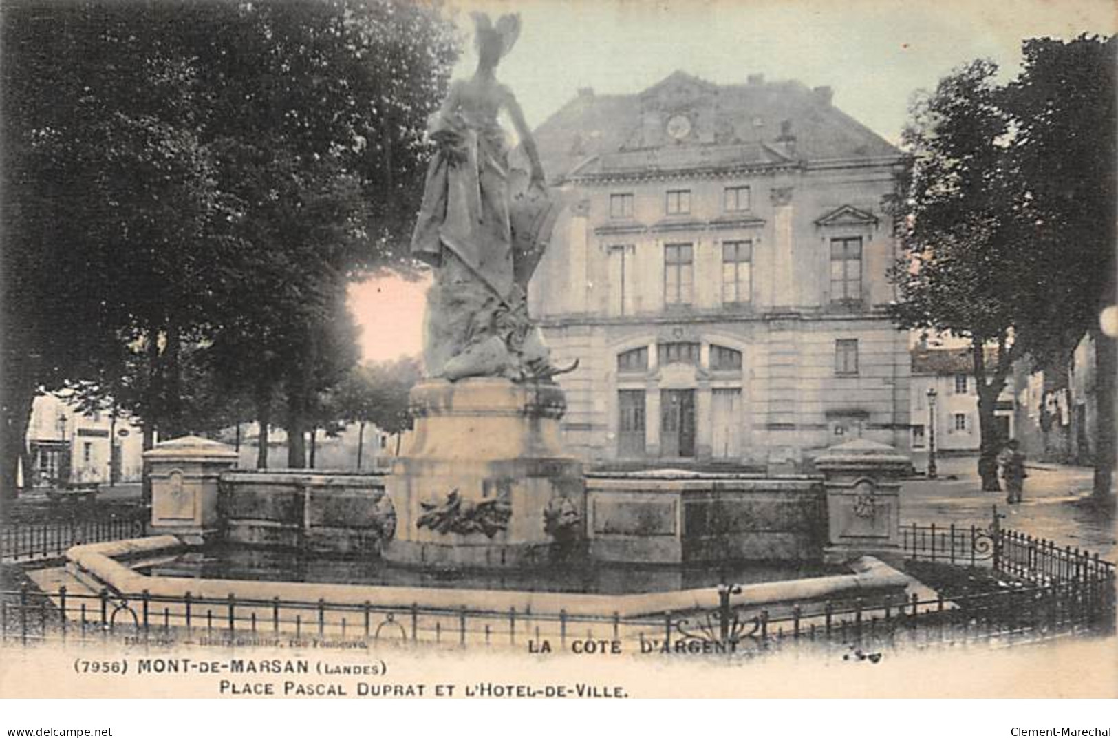 MONT DE MARSAN - Place Pascal Duprat Et L'Hotel De Ville - Très Bon état - Mont De Marsan