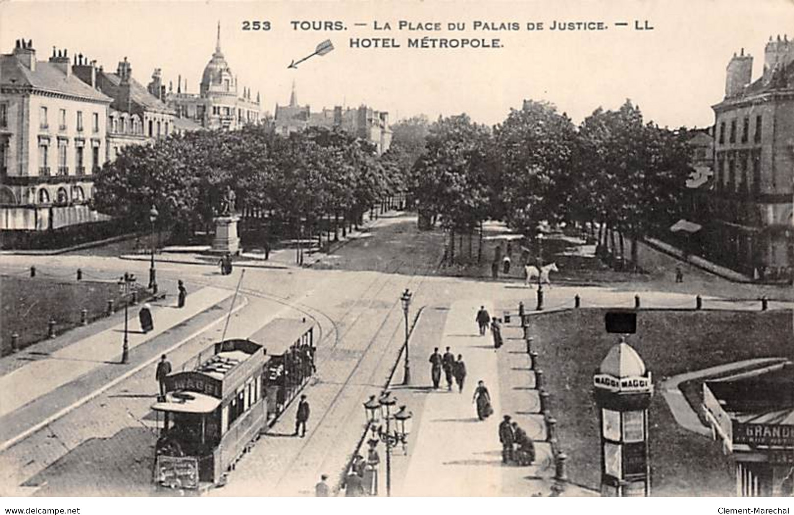 TOURS - La Place Du Palais De Justice - Hotel Métropole - Très Bon état - Tours