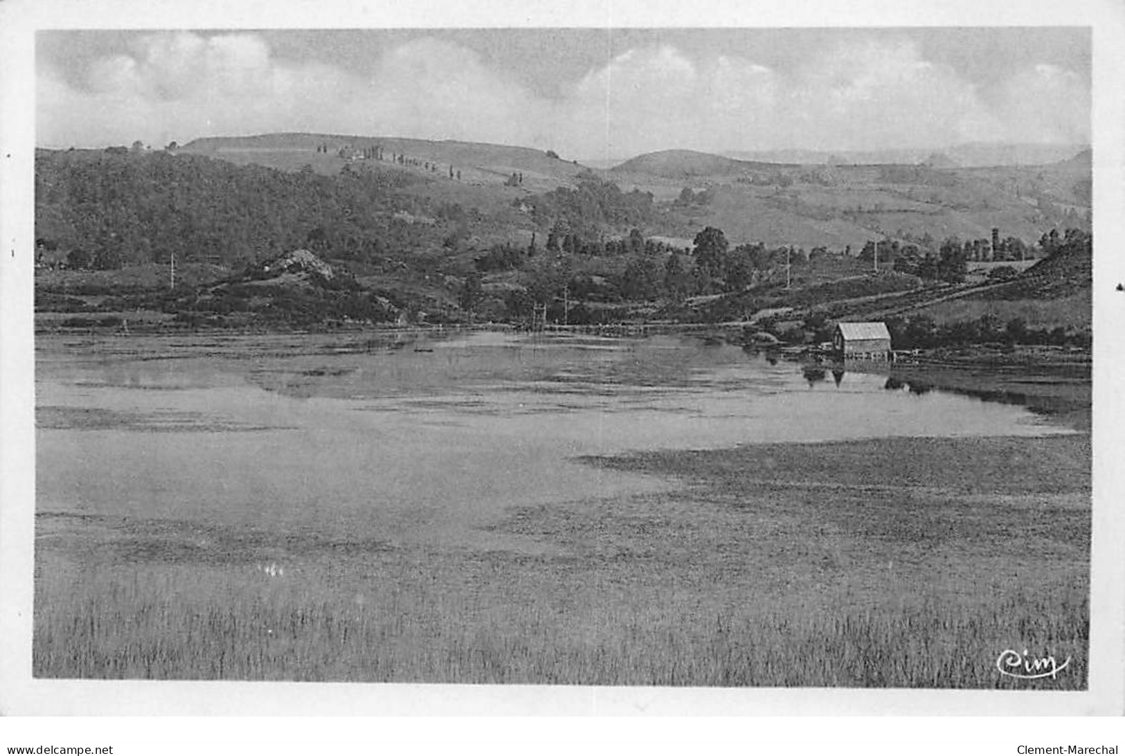 Environs De RIOM ES MONTAGNE - Lac Majonenc -très Bon état - Autres & Non Classés