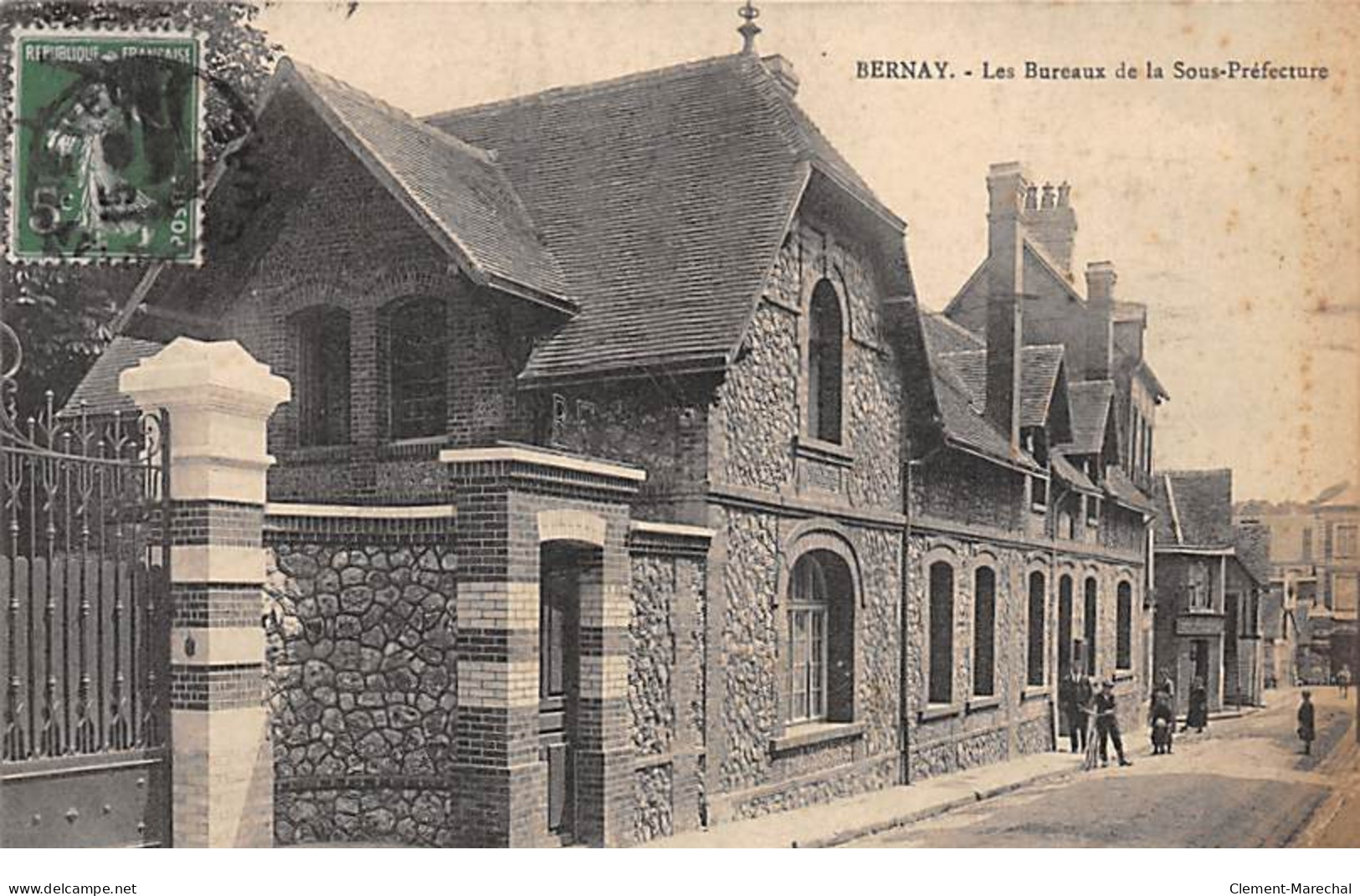 BERNAY - Les Bureaux De La Sous Préfecture - Très Bon état - Bernay