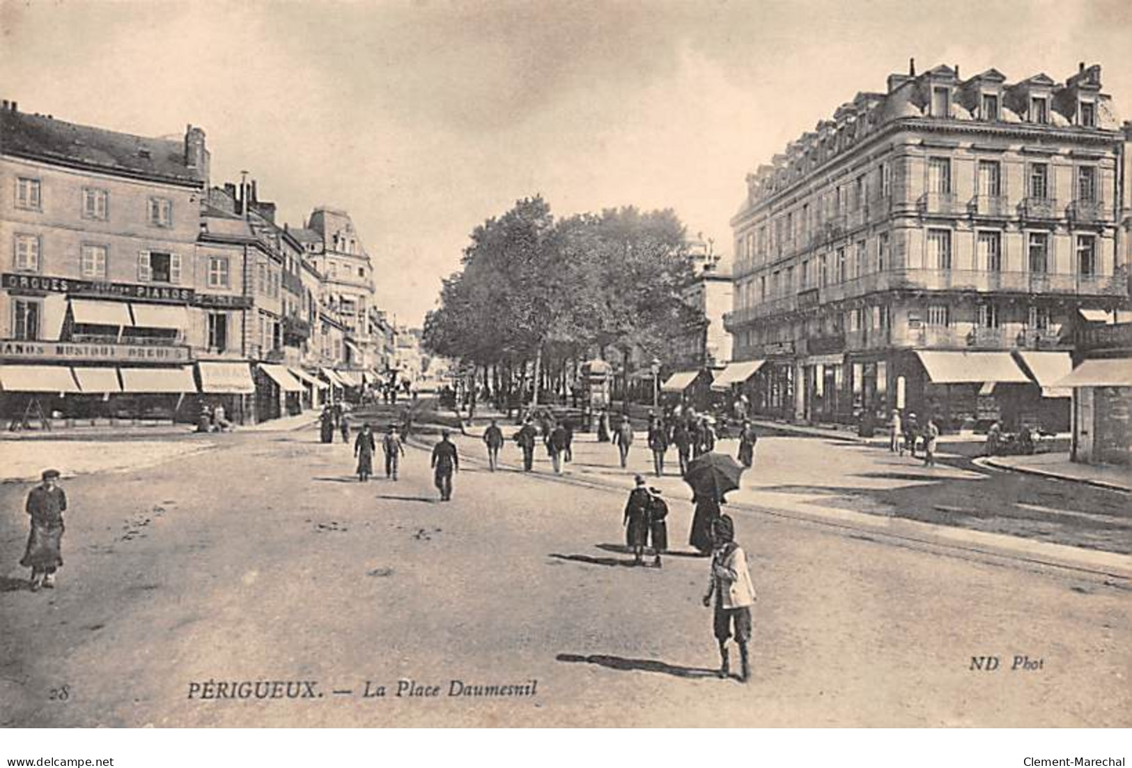 PERIGUEUX - La Place Daumesnil - Très Bon état - Périgueux