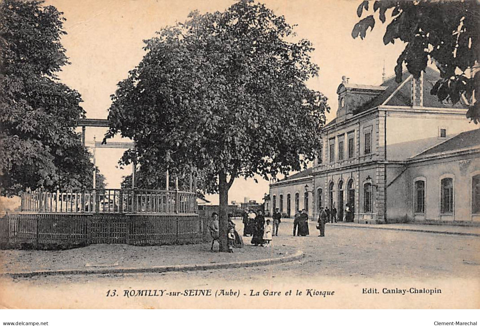 ROMILLY SUR SEINE - La Gare Et Le Kiosque - Très Bon état - Romilly-sur-Seine