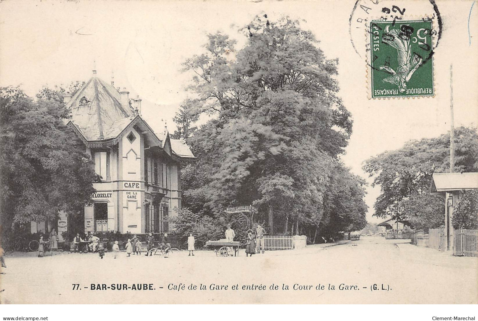 BAR SUR AUBE - Café De La Gare Et Entrée De La Cour De La Gare - Très Bon état - Bar-sur-Aube