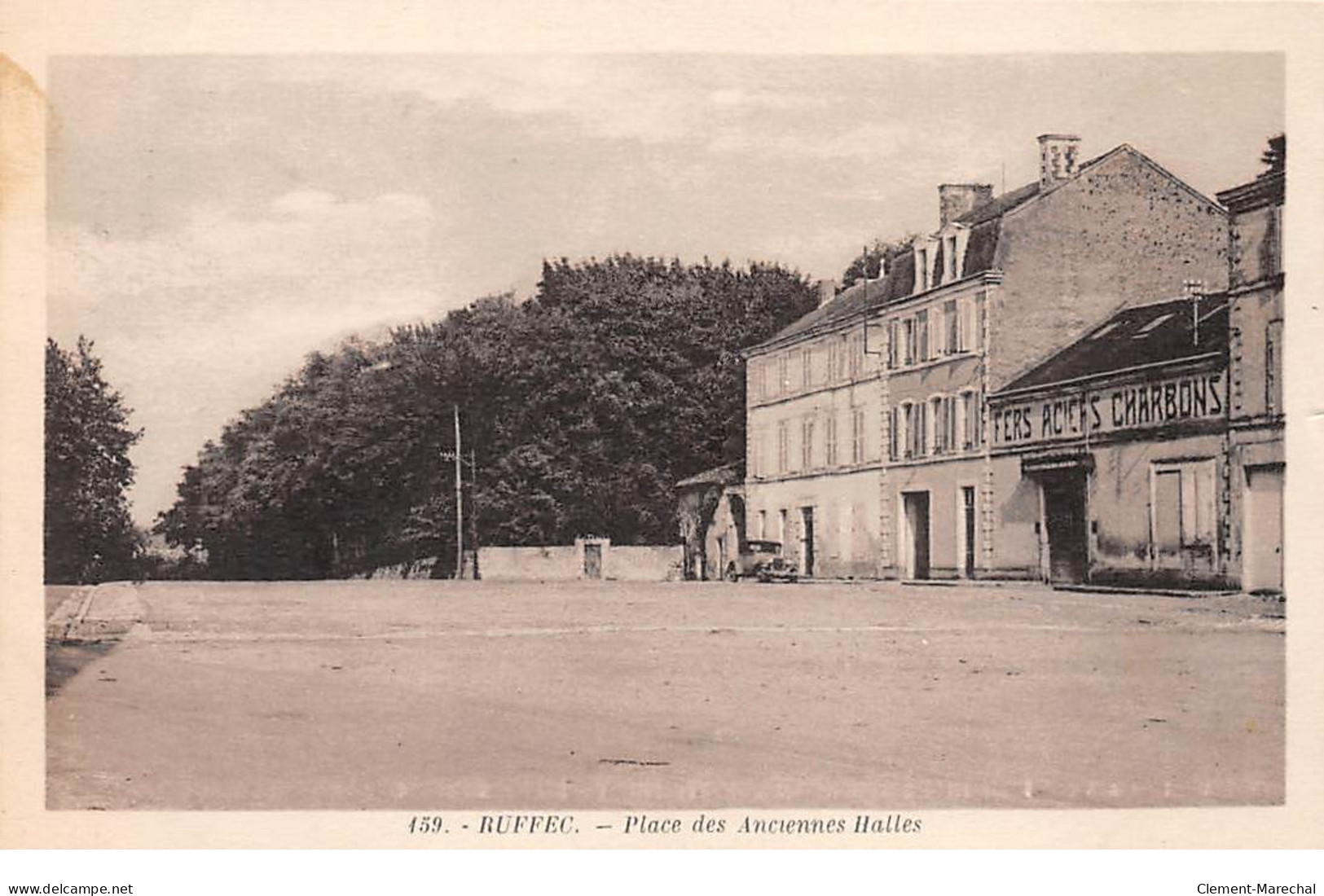 RUFFEC - Place Des Anciennes Halles - Très Bon état - Ruffec