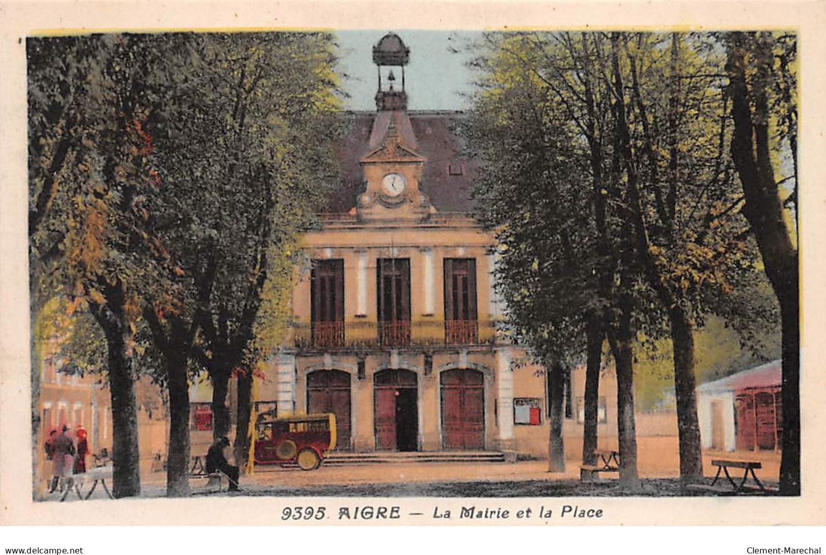 AIGRE - La Mairie Et La Place - Très Bon état - Sonstige & Ohne Zuordnung