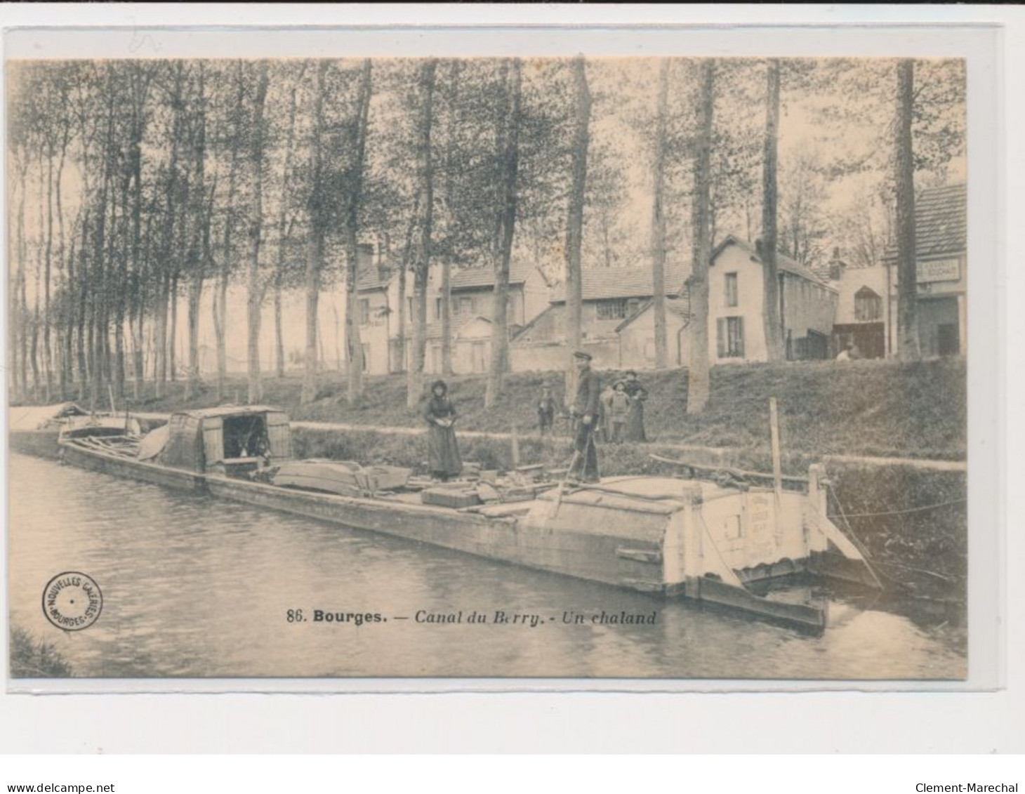 BOURGES - Canal De Berry - Un Chaland - Très Bon état - Bourges