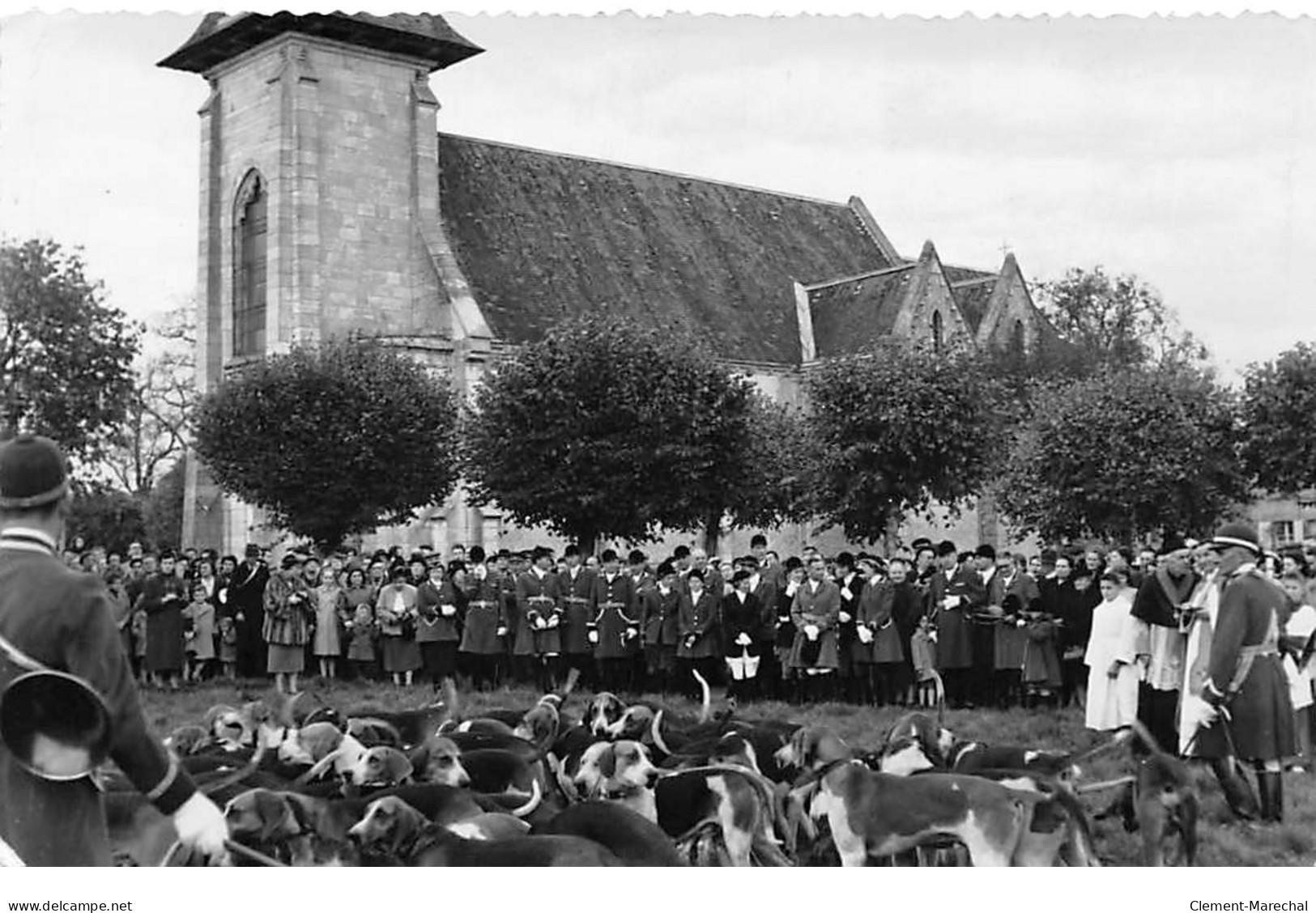 VOUZERON - Fête De Saint Hubert " Bénédiction Des Meutes " - Très Bon état - Vouzeron