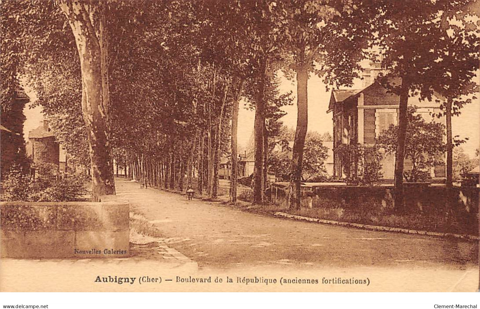 AUBIGNY - Boulevard De La République - Très Bon état - Aubigny Sur Nere