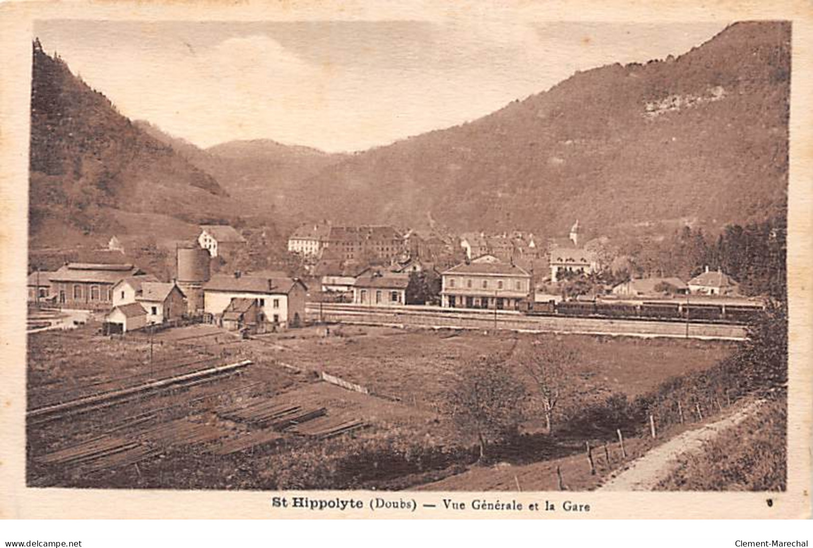 SAINT HIPPOLYTE - Vue Générale Et La Gare - Très Bon état - Saint Hippolyte