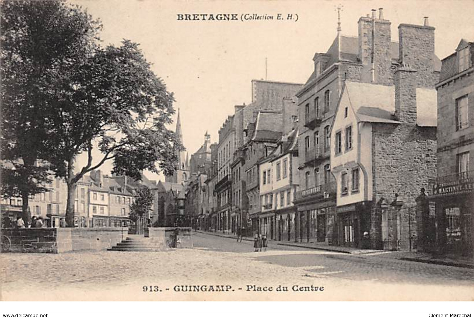 GUINGAMP - Place Du Centre - Très Bon état - Guingamp