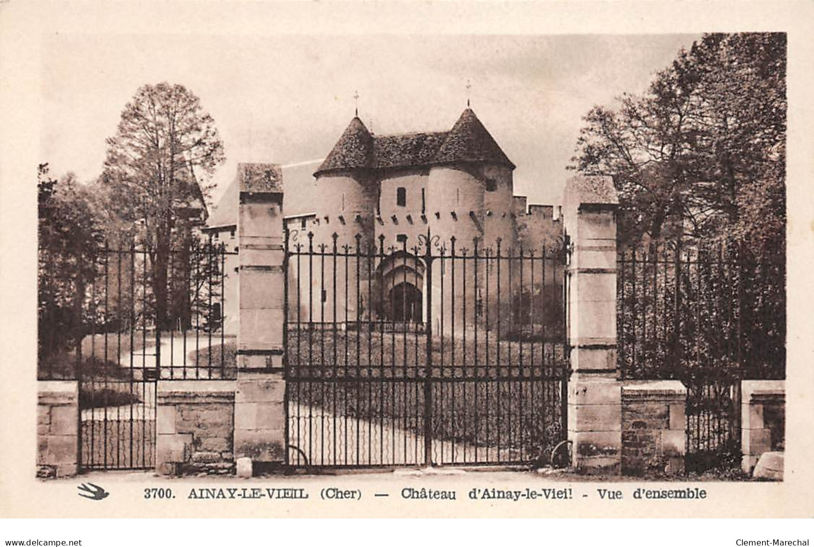 AINAY LE VIEIL - Château D'Ainay Le Vieil - Vue D'ensemble - Très Bon état - Ainay-le-Vieil