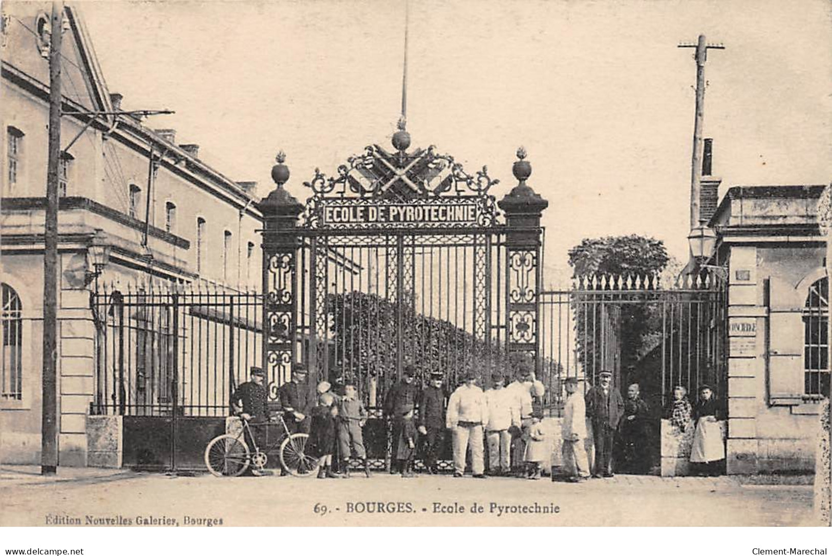 BOURGES - Ecole De Pyrotechnie - Très Bon état - Bourges