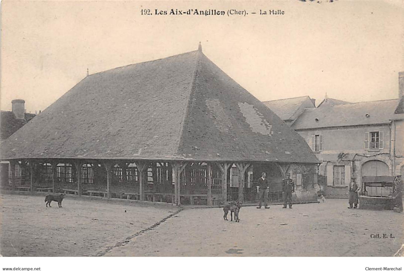 LES AIX D'ANGILLON - La Halle - Très Bon état - Les Aix-d'Angillon