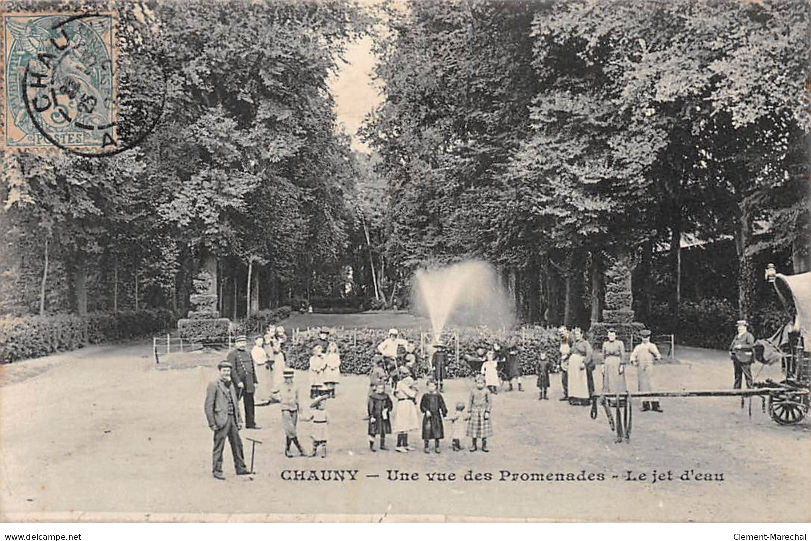 CHAUNY - Une Vue Des Promenades - Le Jet D'eau - Très Bon état - Chauny