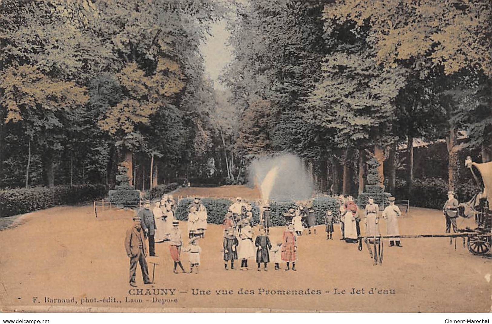 CHAUNY - Une Vue Des Promenades - Le Jet D'eau - état - Chauny