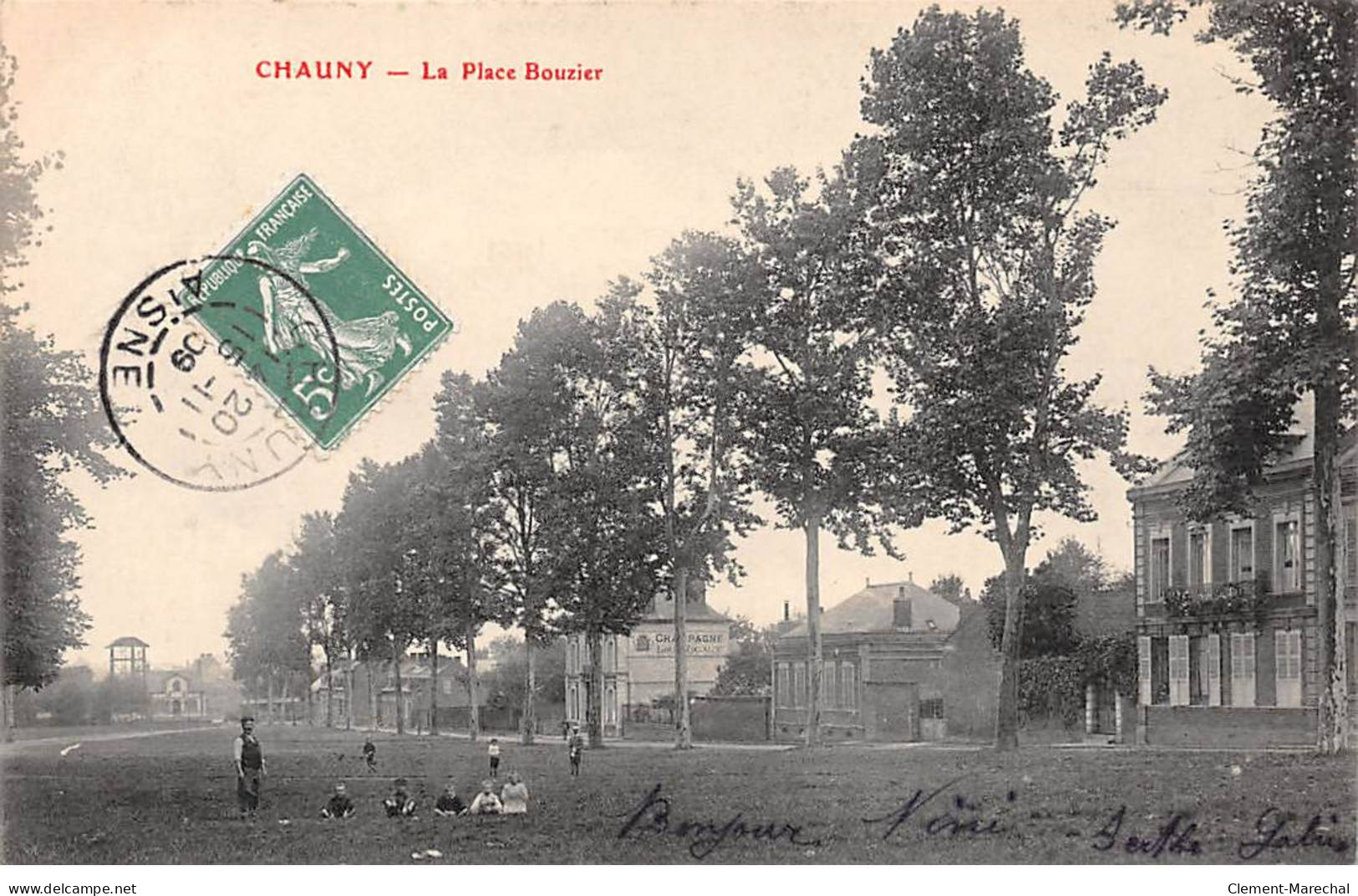 CHAUNY - La Place Bouzier - Très Bon état - Chauny