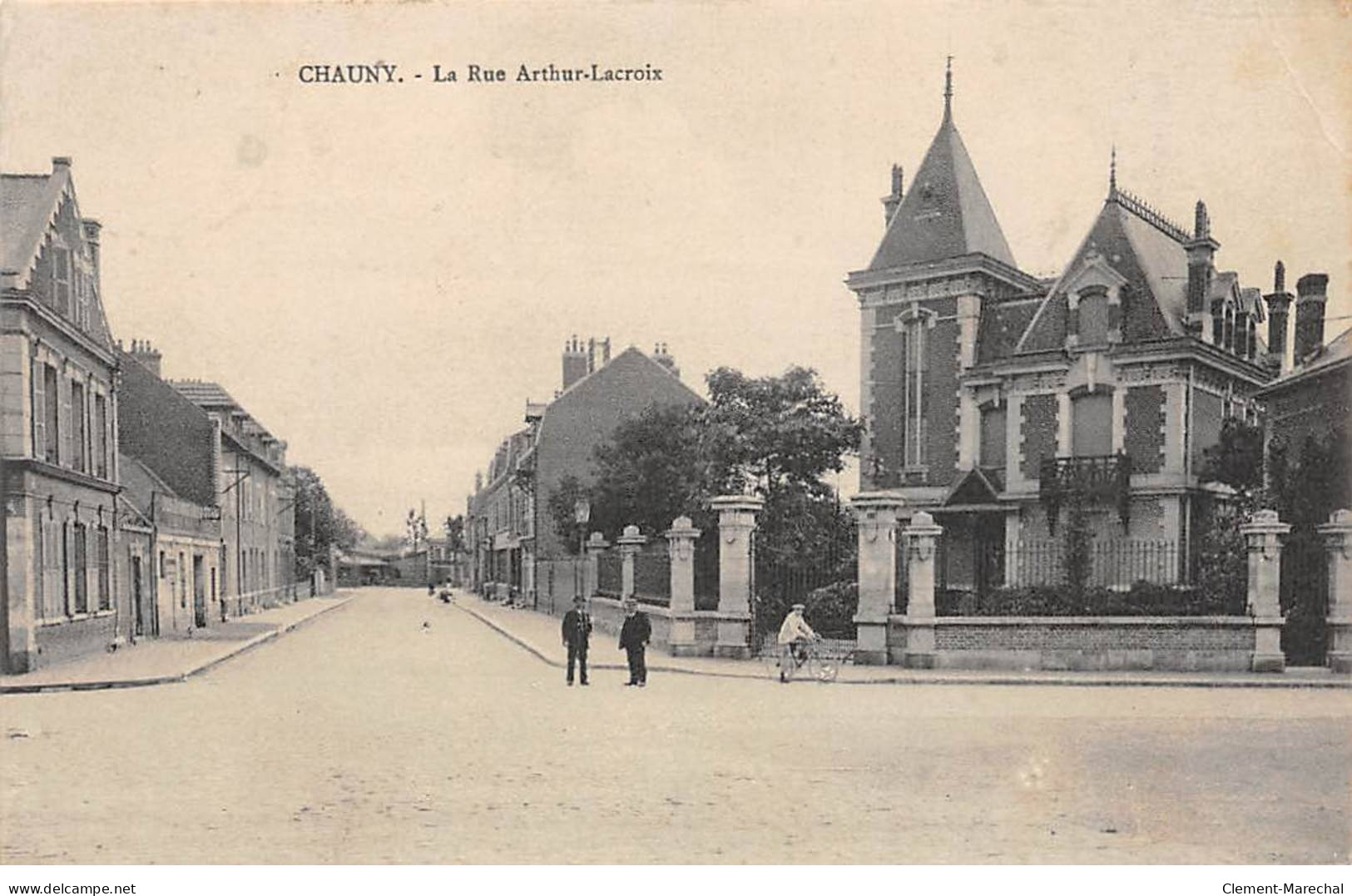 CHAUNY - La Rue Arthur Lacroix - Très Bon état - Chauny