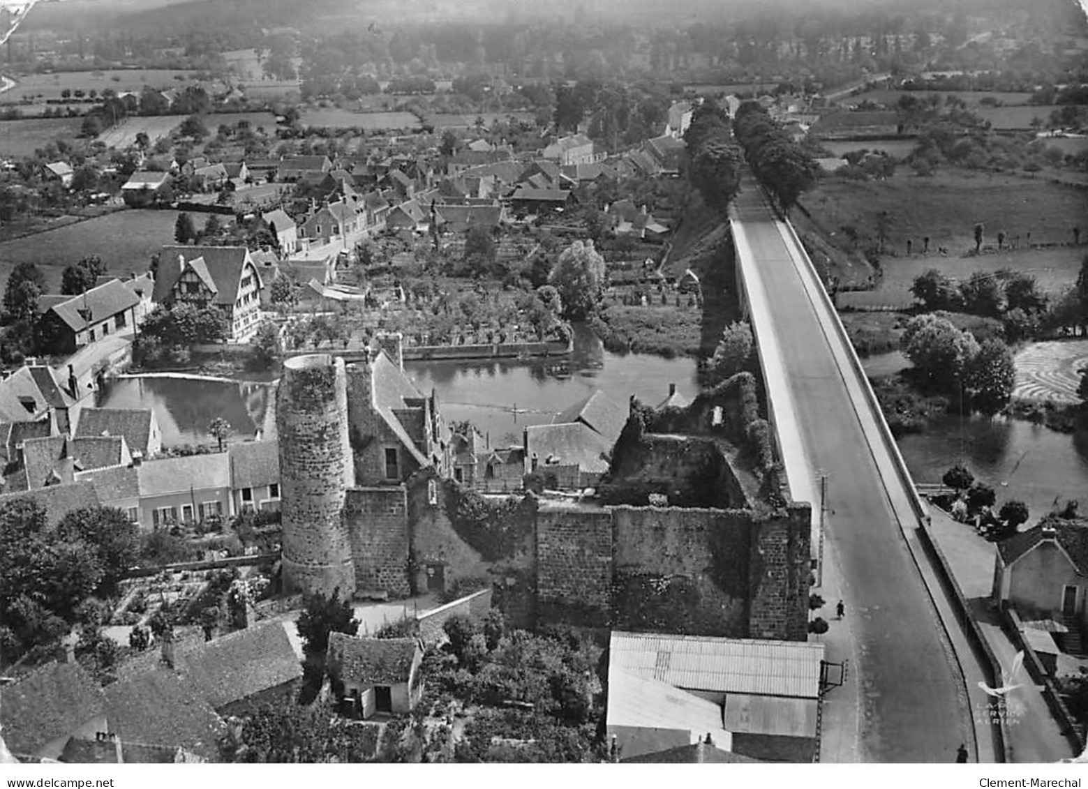 En Avion Au Dessus De - BEAUMONT SUR SARTHE - Le Château - La Route Du Mans - Très Bon état - Beaumont Sur Sarthe