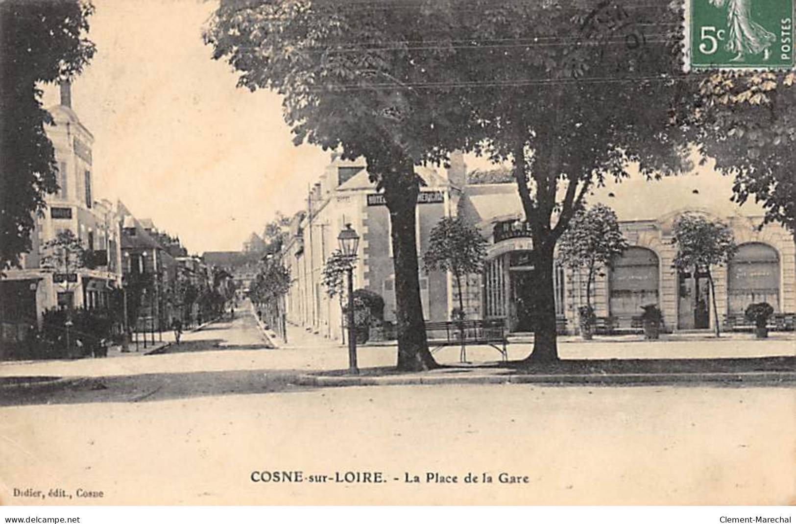 COSNE SUR LOIRE - La Place De La Gare - Très Bon état - Cosne Cours Sur Loire