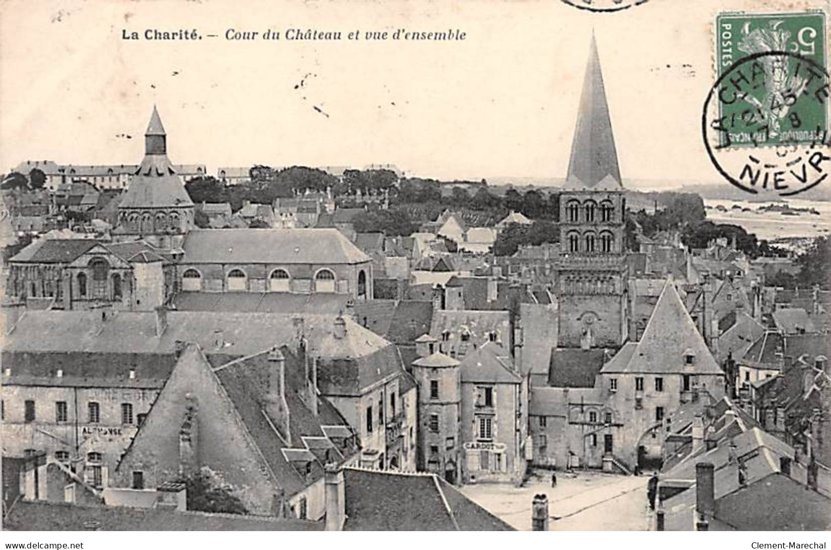 LA CHARITE - Cour Du Château Et Vue D'ensemble - Très Bon état - La Charité Sur Loire
