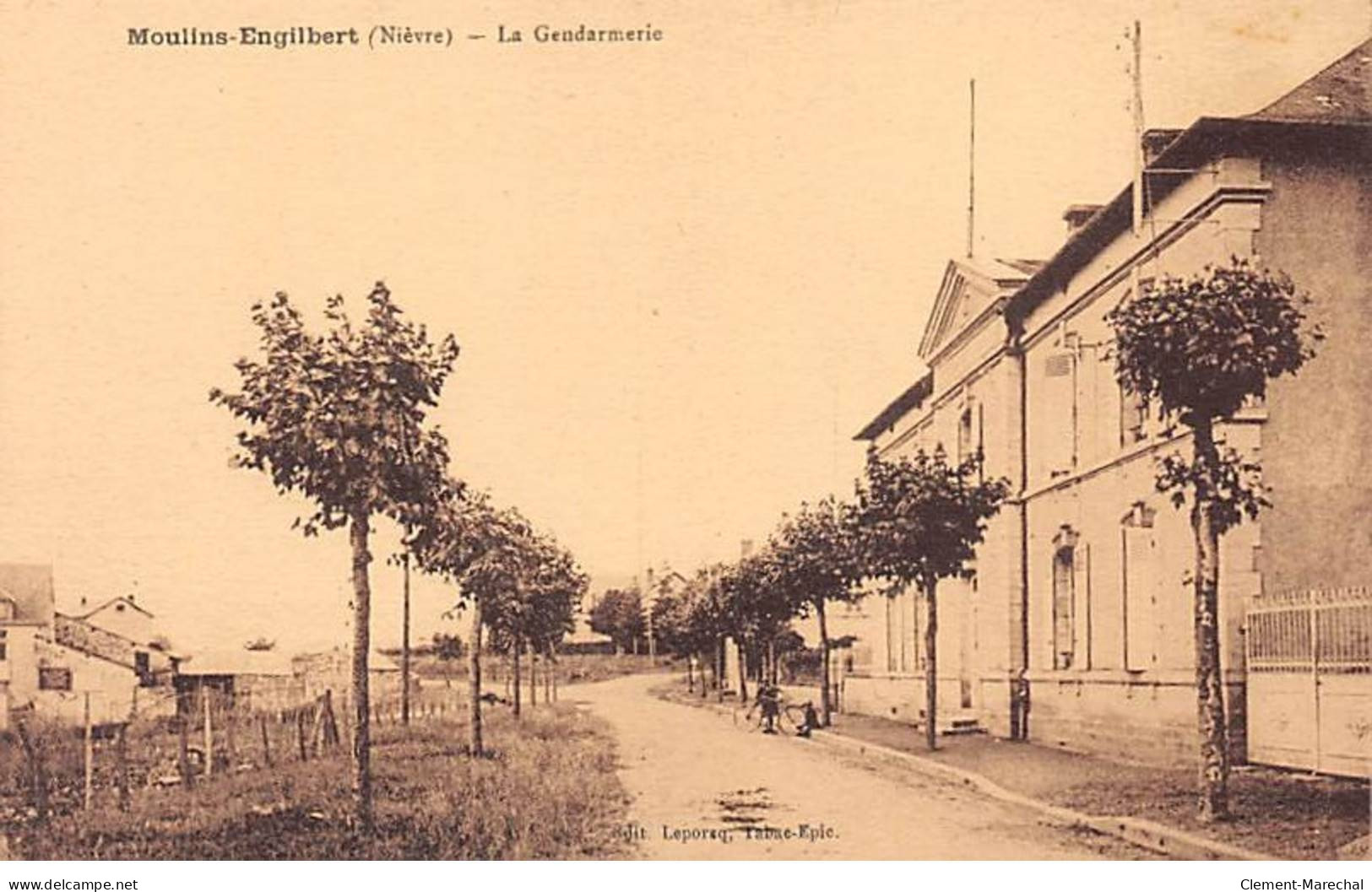 MOULINS ENGILBERT - La Gendarmerie - Très Bon état - Moulin Engilbert