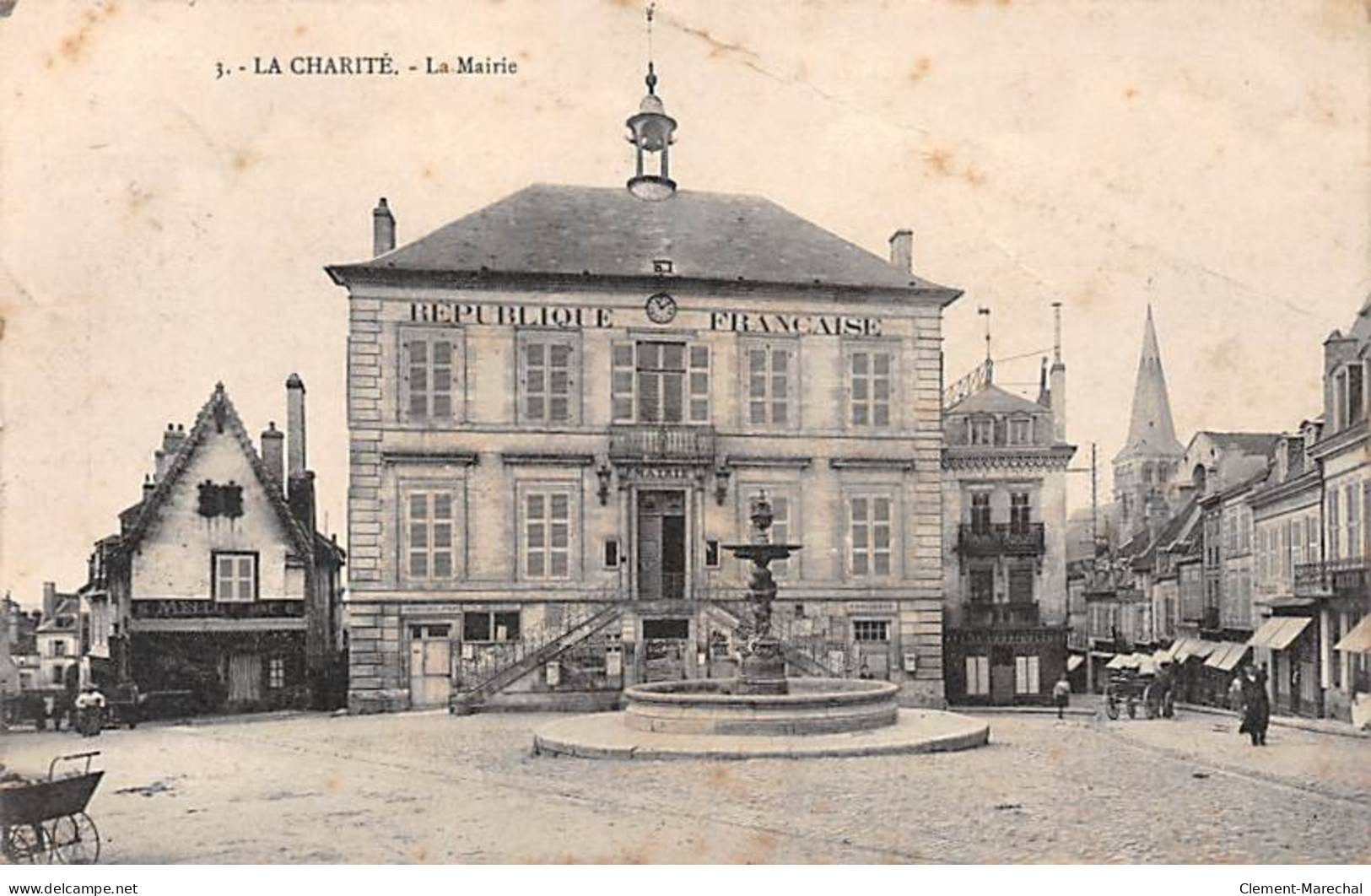 LA CHARITE - La Mairie - état - La Charité Sur Loire