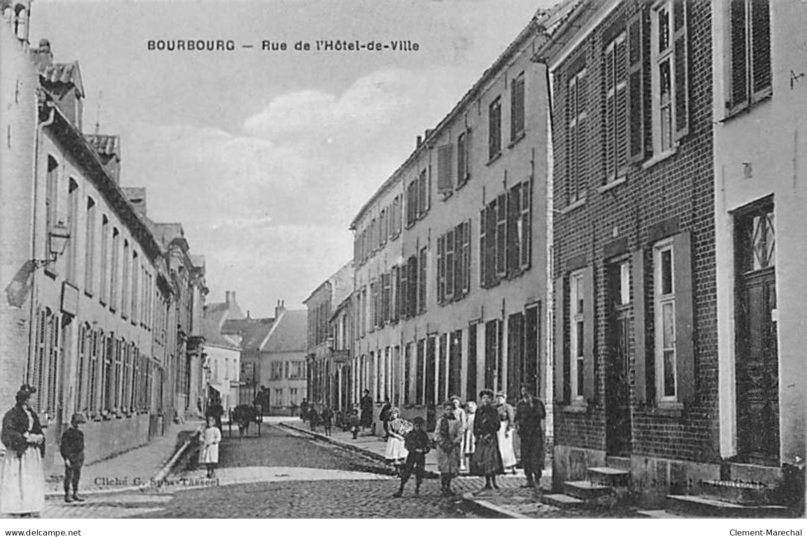 BOURBOURG - Rue De L'Hôtel De Ville - Très Bon état - Sonstige & Ohne Zuordnung