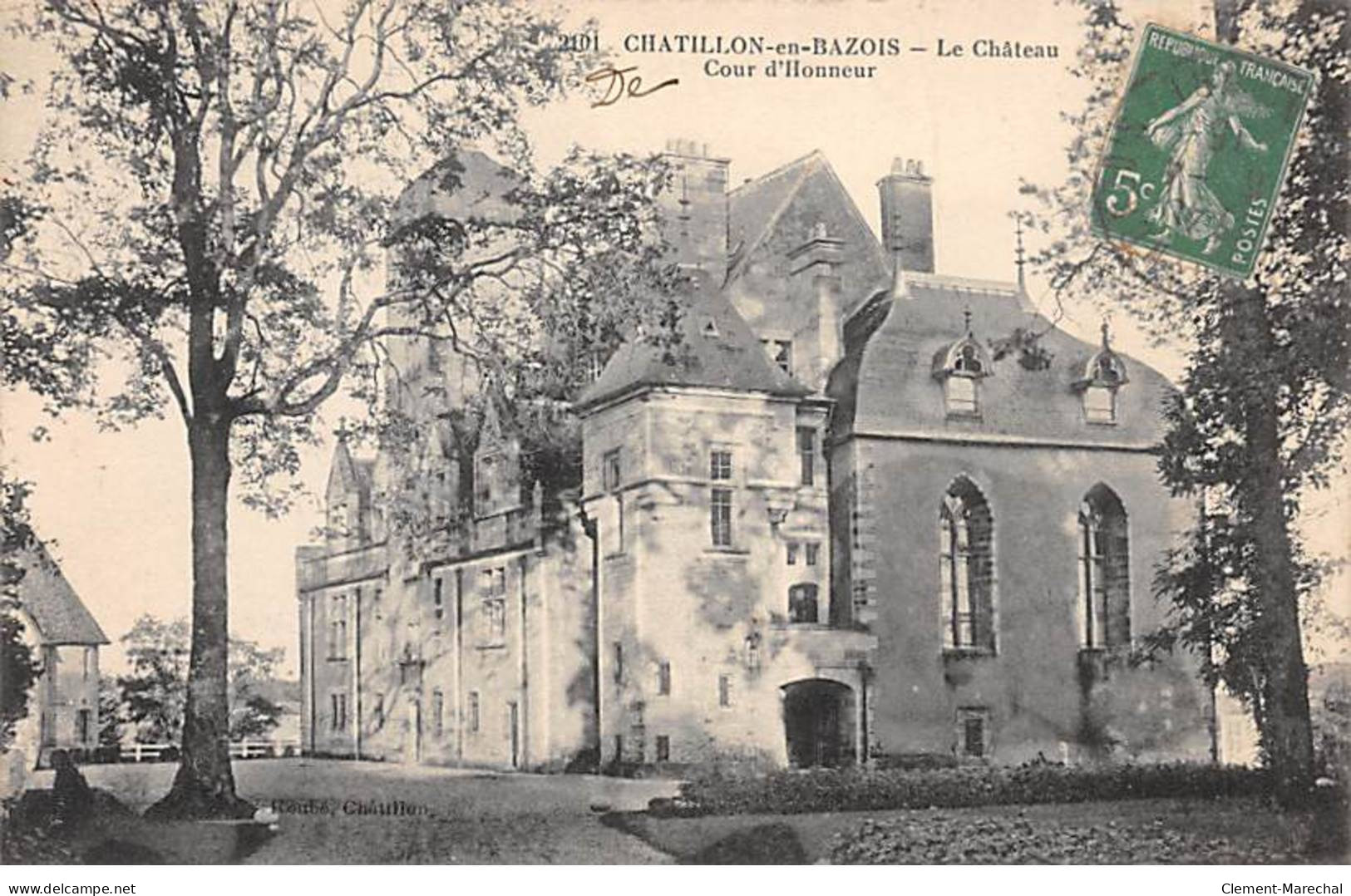 CHATILLON EN BAZOIS - Le Château - Cour D'honneur - Très Bon état - Chatillon En Bazois