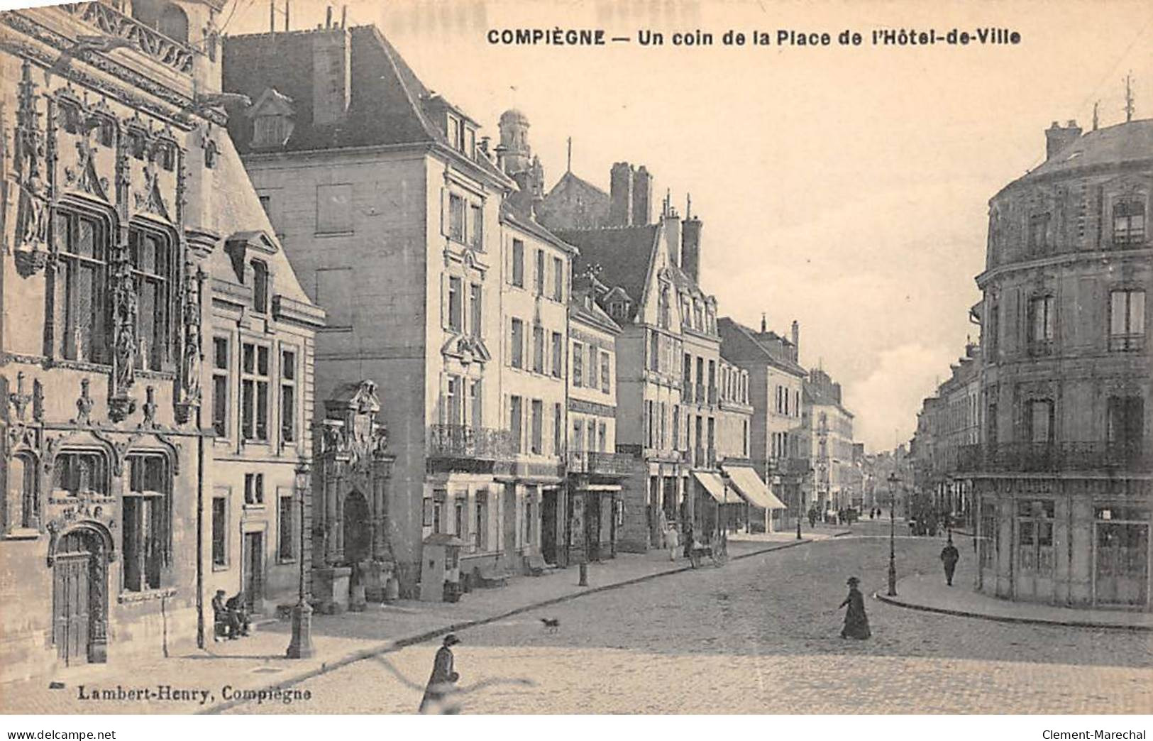 COMPIEGNE - Un Coin De La Place De L'Hôtel De Ville - Très Bon état - Compiegne
