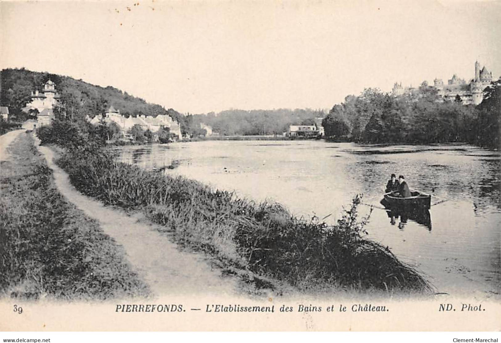 PIERREFONDS - L'Etablissement Des Bains Et Le Château - Très Bon état - Pierrefonds