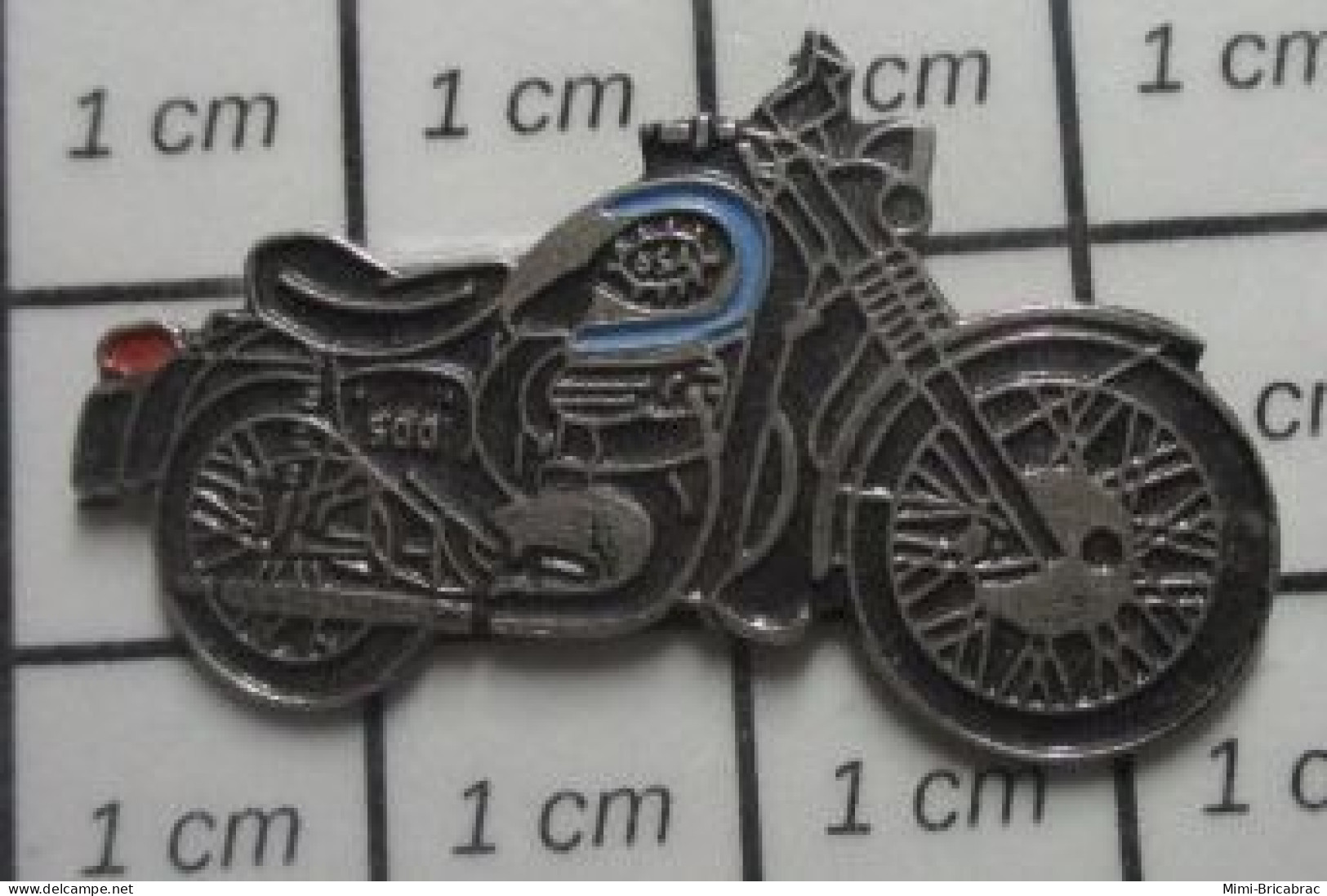 711e Pin's Pins : BEAU ET RARE : MOTOS / MOTOS BSA NOIRE ET BLEUE - Motorbikes